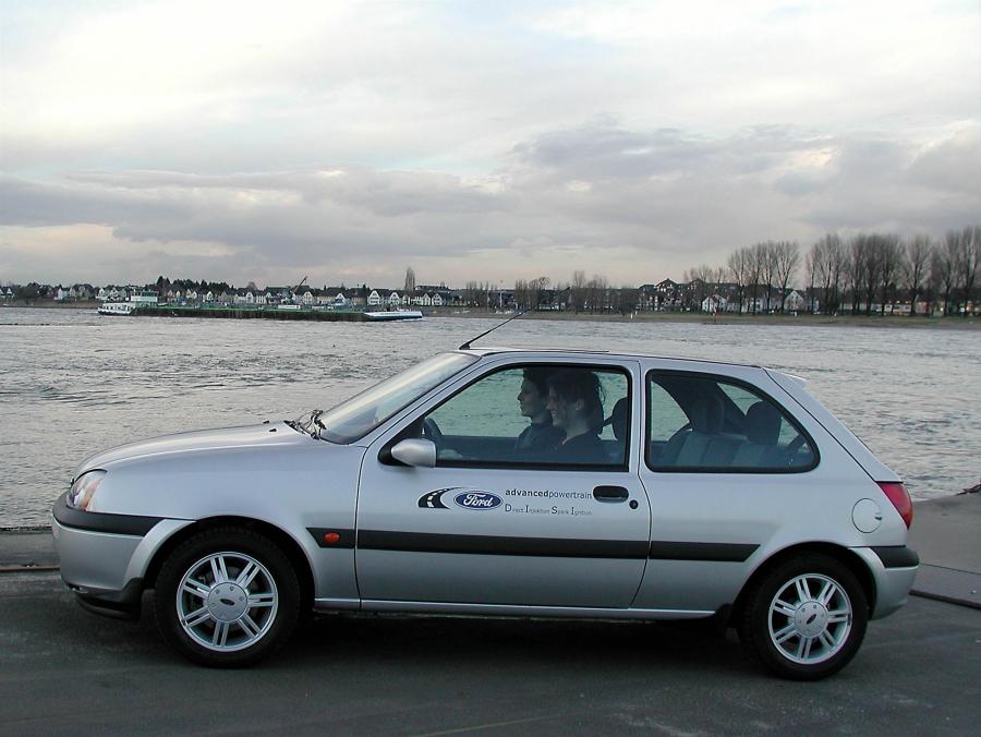  Ford Fiesta 2000 года  (фото 18 из 40)